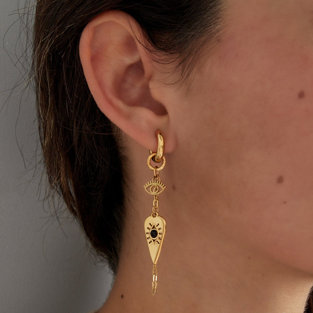 Hoops örhängen med långa kedjor och hängsmycken i guldpläterat kirurgiskt stål