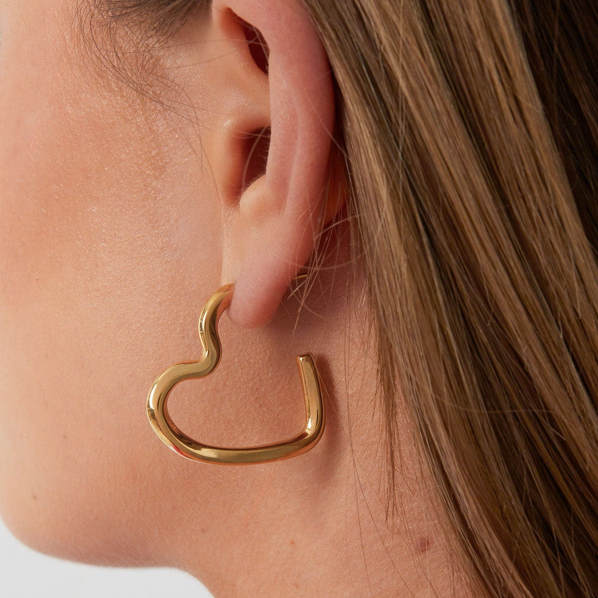 Hjärtan - Stiftörhängen i silvrigt kirurgiskt stål