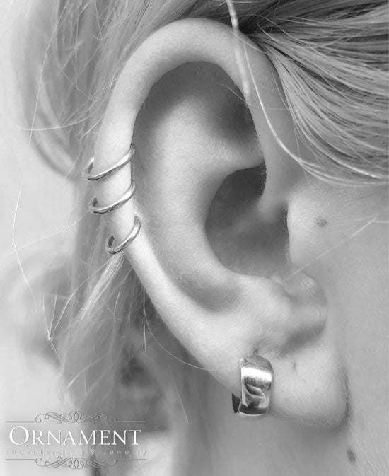 Silvrig slät segment ring - Clicker - Piercingsmycke