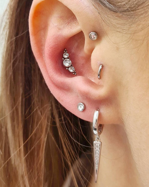 Spetsigt hängsmycke - Huggie örhängen med kristaller - Ringar i äkta silver