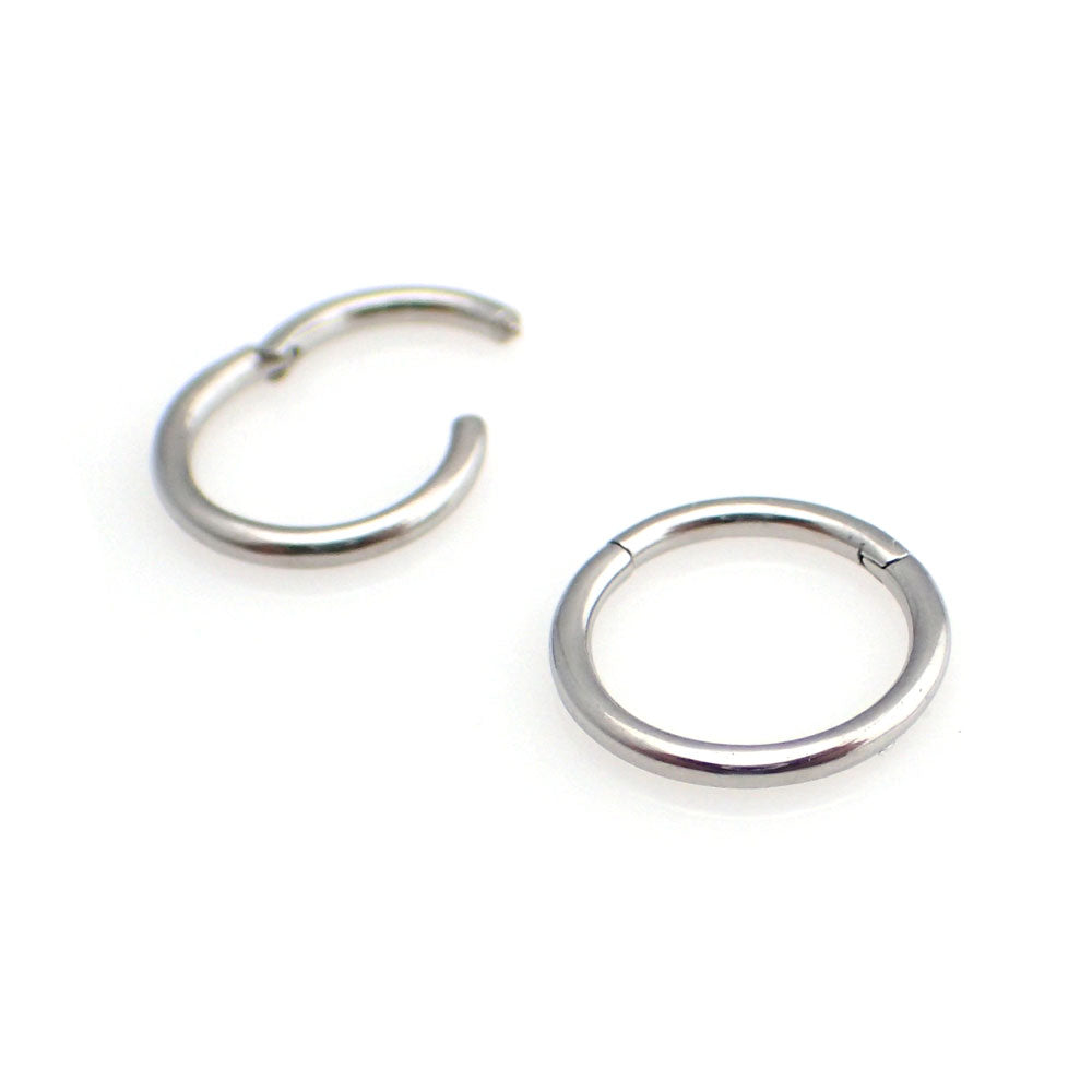 Silvrig slät segment ring - Clicker - Piercingsmycke