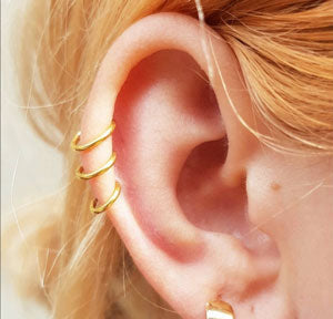 Guldring till piercing - Slät ring - Segment clicker - Piercingsmycke i 24k guldpläterat kirurgiskt stål.