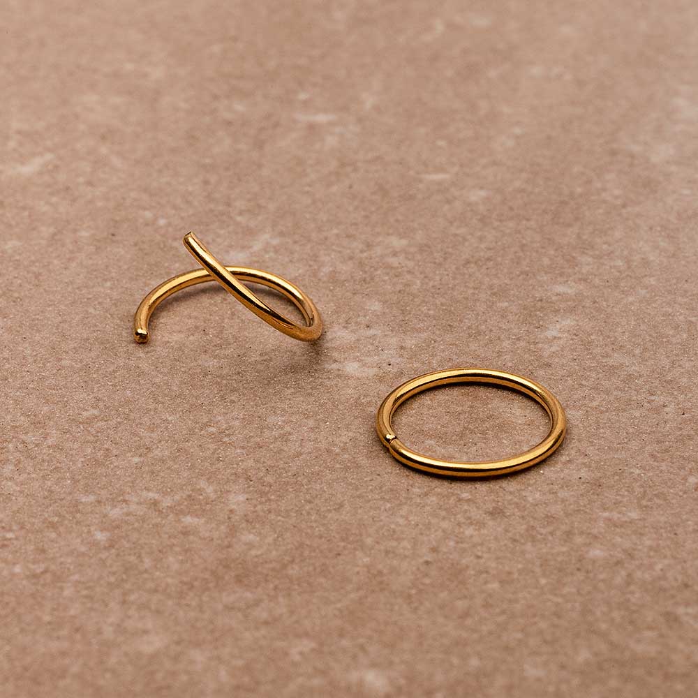 Tunn silverring -  Seamless ring i kirurgiskt stål till piercing