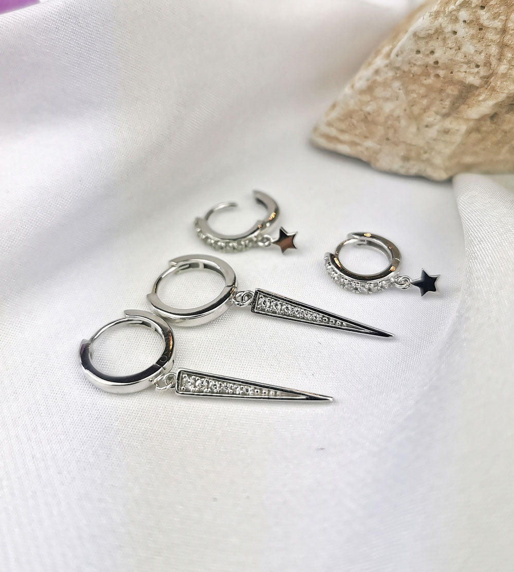 Spetsigt hängsmycke - Huggie örhängen med kristaller - Ringar i äkta silver