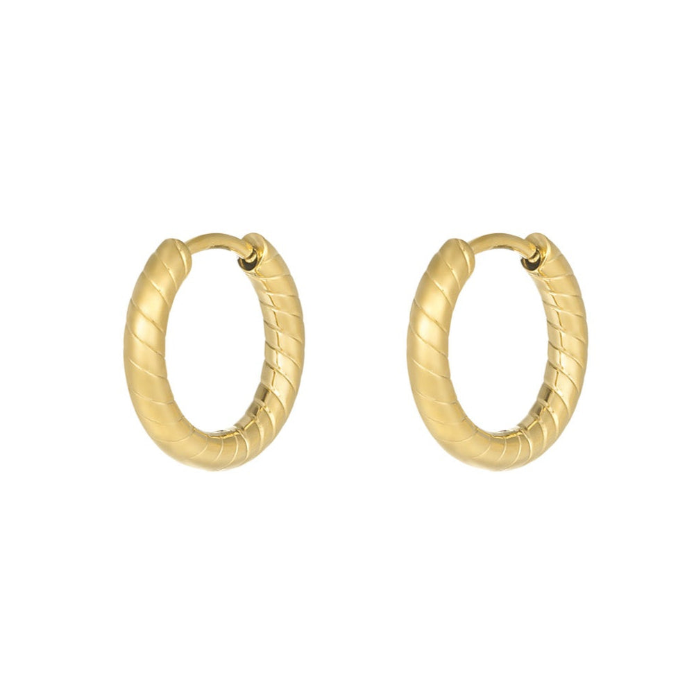 Hoops-örhängen i tvinnad design - Ringar i PVD guldpläterat kirurgiskt stål